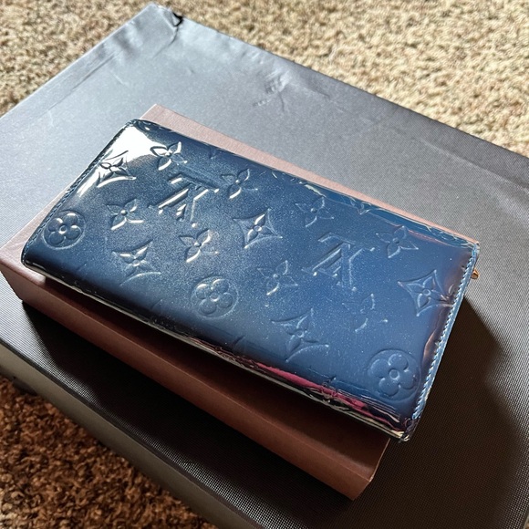Louis Vuitton Vernis Blue Sarah Wallet Authentic - Picture 5 of 5